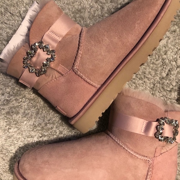 😊NIB UGG w/1110430 Women W MiNi SIDE BROOCH size 7 - Picture 2 of 13